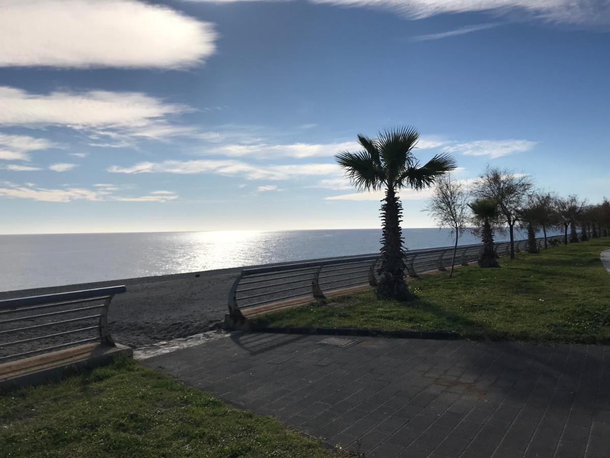 Castello D'Alcontres Guest House 3 Stelle 尼扎迪西奇利亚 外观 照片