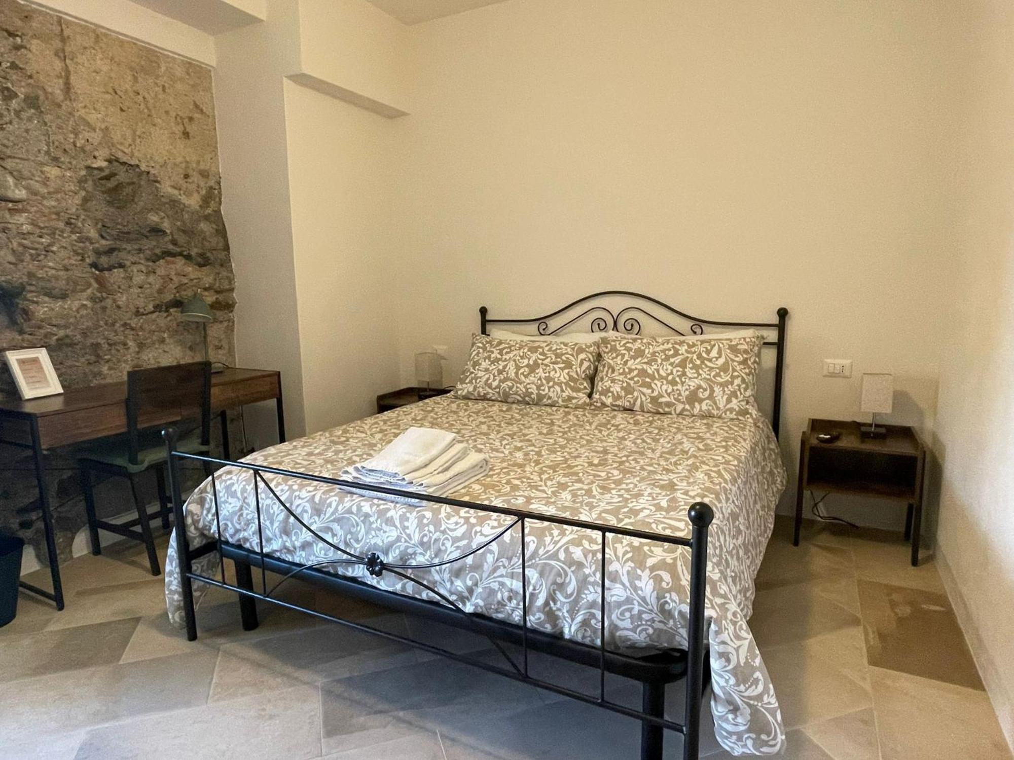Castello D'Alcontres Guest House 3 Stelle 尼扎迪西奇利亚 外观 照片